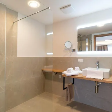 Waldrand * 拉姆绍达赫斯坦