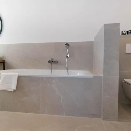 Waldrand * 拉姆绍达赫斯坦